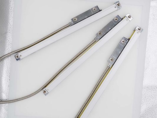 Classe di protezione IP67 Encoder lineari ottici Risoluzione 5μm Risoluzione del display Incrementale o Assoluta